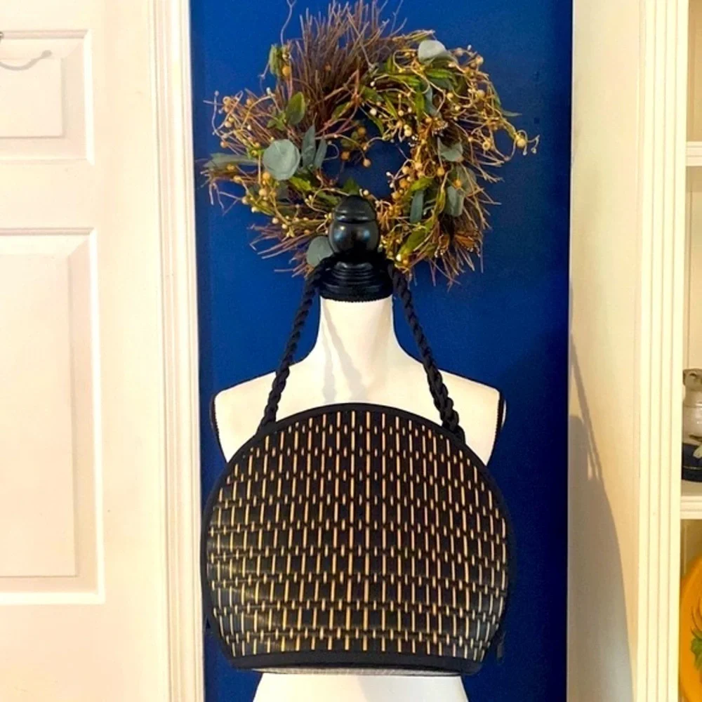 NWOT Women’s Saraye Tatami Baskets of Cambodia Woven Grass Purse